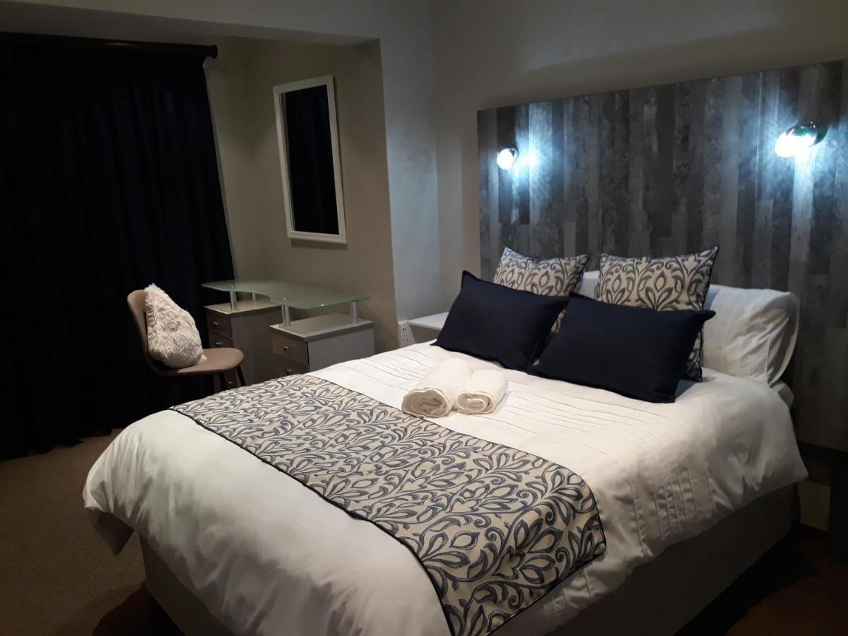 Fancy Pansy Apartment Germiston Bagian luar foto