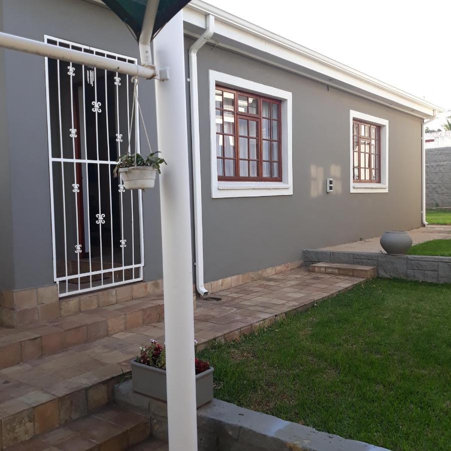 Fancy Pansy Apartment Germiston Bagian luar foto