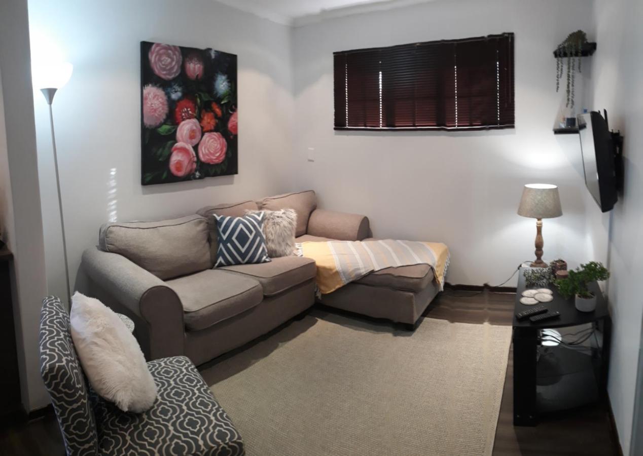 Fancy Pansy Apartment Germiston Bagian luar foto