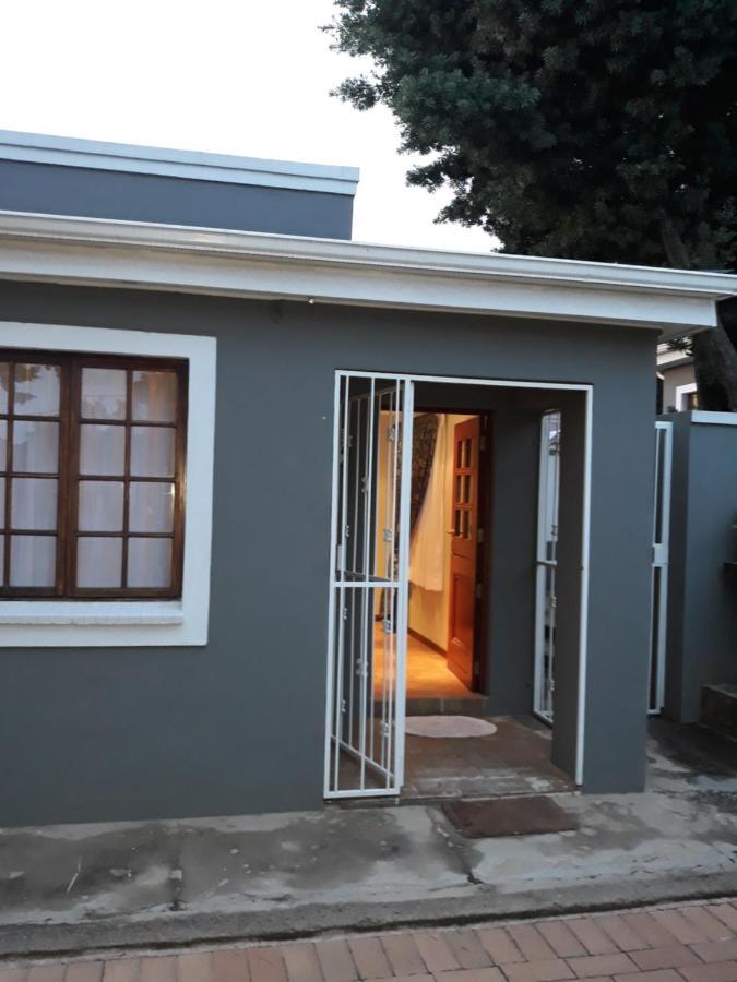 Fancy Pansy Apartment Germiston Bagian luar foto