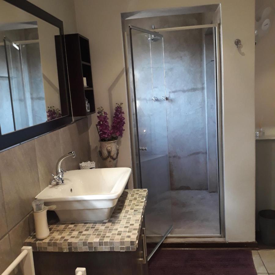 Fancy Pansy Apartment Germiston Bagian luar foto