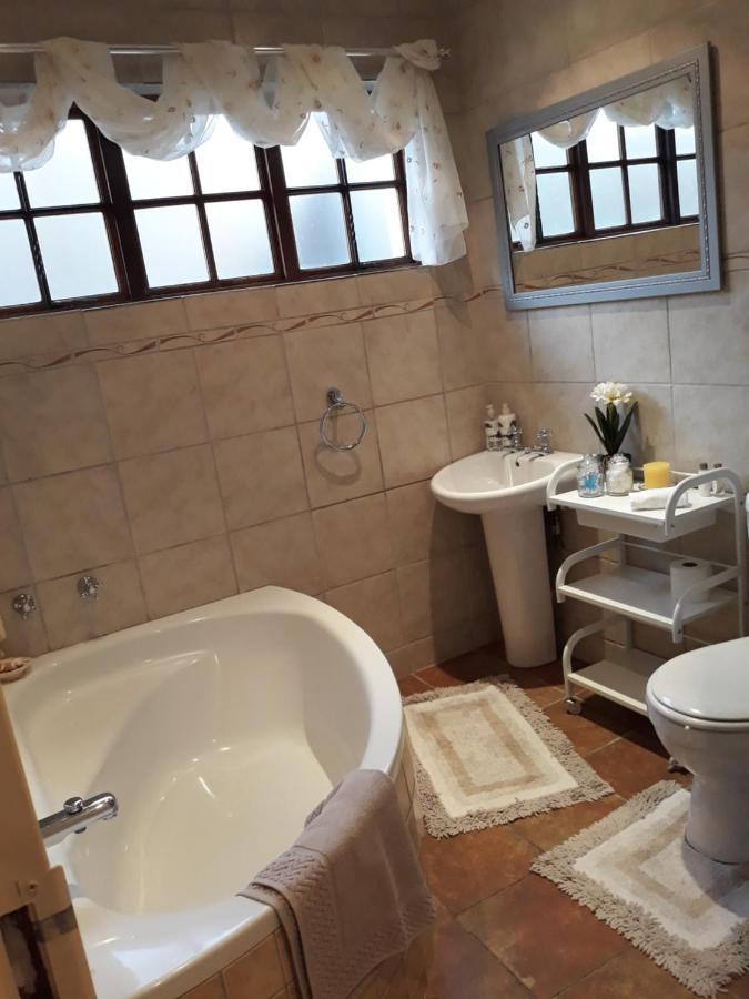 Fancy Pansy Apartment Germiston Bagian luar foto