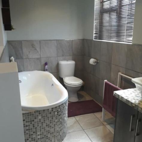 Fancy Pansy Apartment Germiston Bagian luar foto