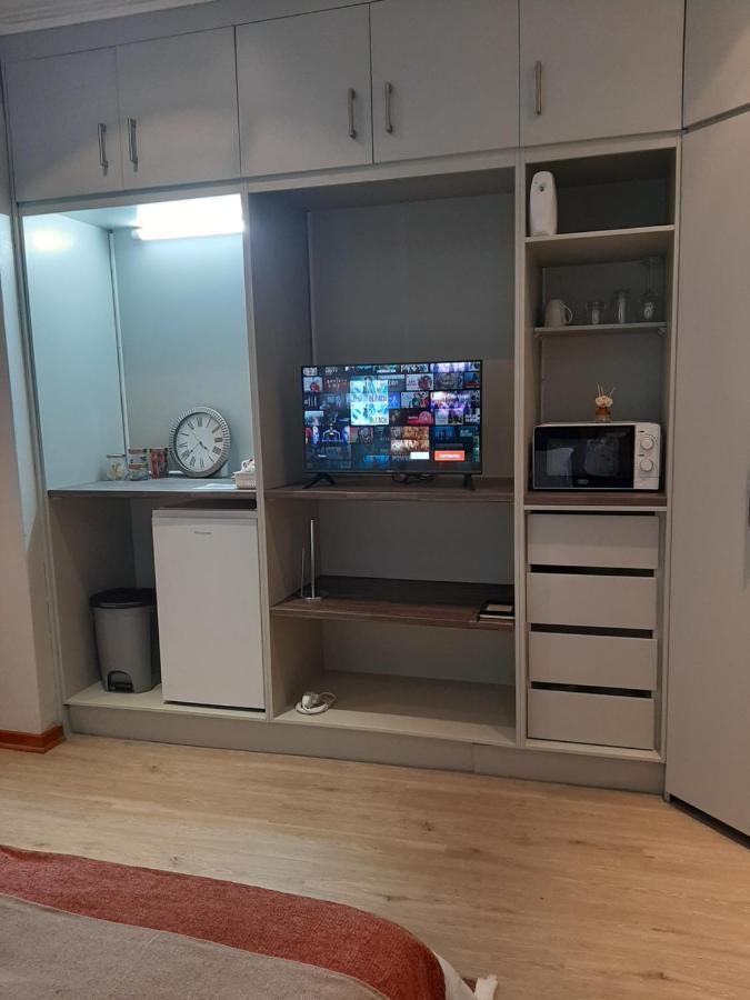 Fancy Pansy Apartment Germiston Bagian luar foto