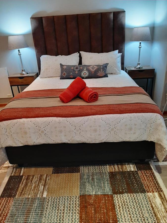 Fancy Pansy Apartment Germiston Bagian luar foto