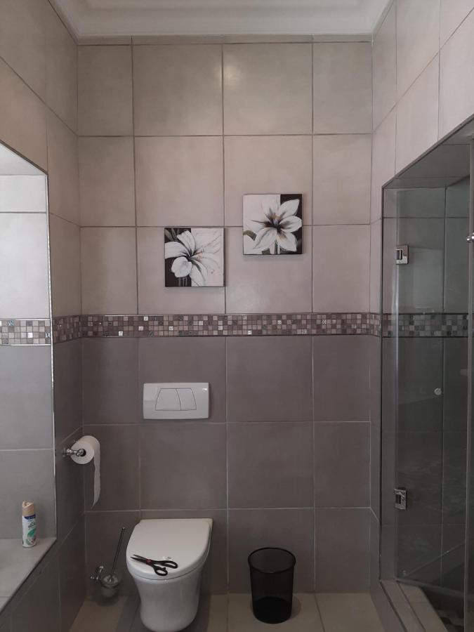 Fancy Pansy Apartment Germiston Bagian luar foto