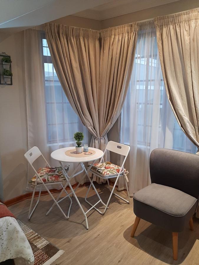 Fancy Pansy Apartment Germiston Bagian luar foto