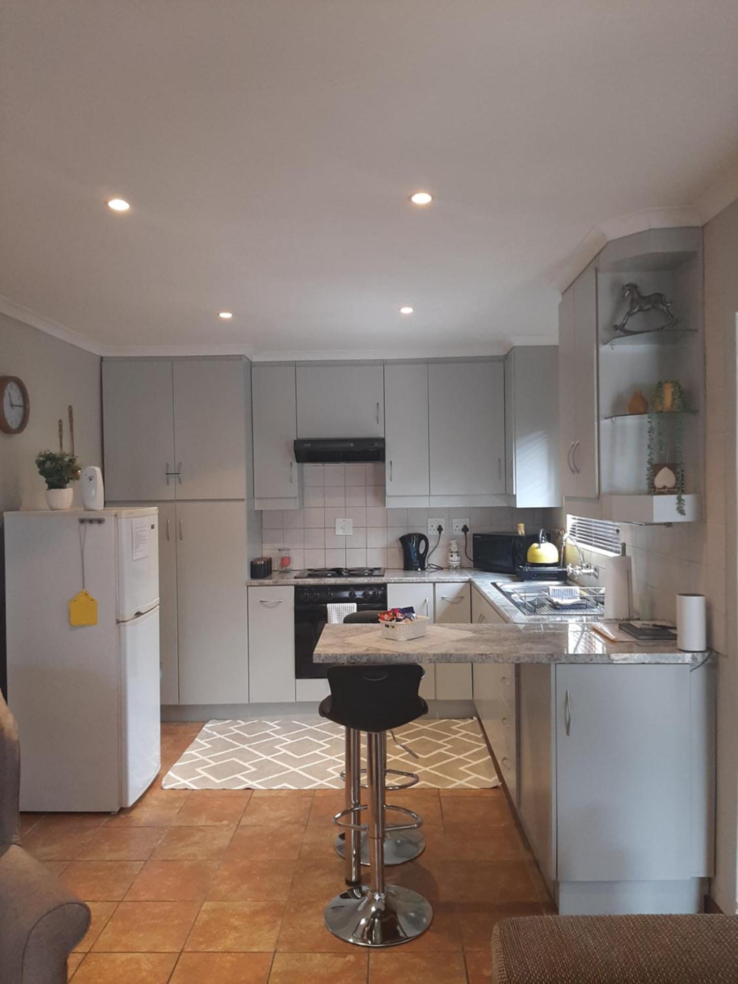 Fancy Pansy Apartment Germiston Bagian luar foto